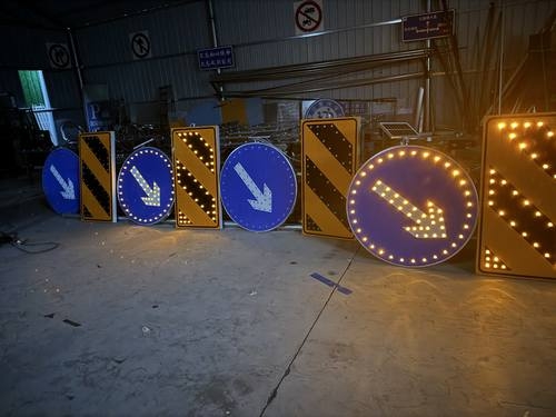 阜阳阜阳河南太阳能交通标牌 河南自发光交通路标牌厂家